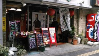 瓶に入った紹興酒を出してくれることで有名です｡夜は料理６品付いて二時間飲み放題3000円のコースもありますよ。