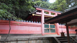 春日大社本殿から奥に向かって並ぶ神社のひとつ