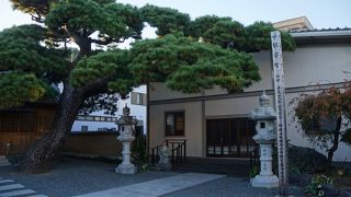 旧東海道から入り口があって