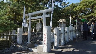 砂浜の中に建っているので
