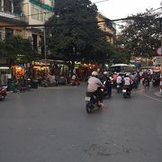 活気がありますがバイクには気を付けて！