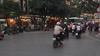 活気がありますがバイクには気を付けて！
