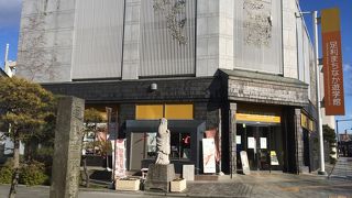 銀行のような建物