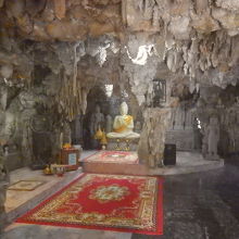 鍾乳洞のような部屋