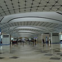 ゴミゴミした場所とガラーンとした場所の落差が大きい感じ