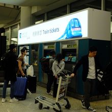 市街地の行き来には機場快線（エアポート・エクスプレス）が便利