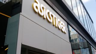 アシックスのフラッグシッブショップ