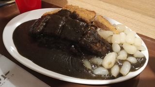 色に驚くカレー