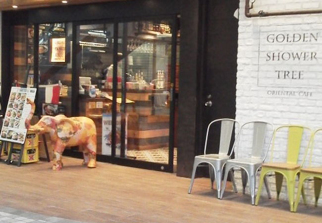 おしゃれなエスニックカフェダイニング