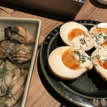燻製の牡蠣も卵も美味しい