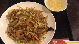 広い店内・ピーク時も待ちません・コスパ良し