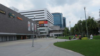 ショッピングと交通機関の要所