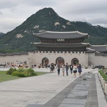 ソウル市庁舎から北へ歩き、広場を抜ける奥にあった