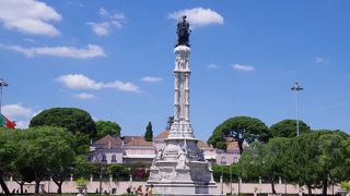 ジェロニモス修道院と発見のモニュメントの間に広がるキレイな広場です