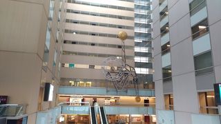 時計が気になるビル！