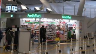 出発前に食べなれた食材を購入。