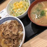 空港飲食なのにリーズナブル。