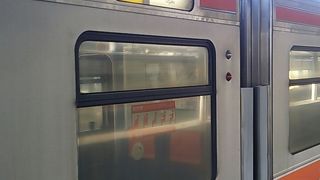 豊橋９時20分発特別快速大垣行きの場合、通常、後寄り６両の車両は全て２人掛け転換式クロスシートですが、場合によっては一部のみ２人掛け転換式クロスシートとなる車両が使用される場合があります  