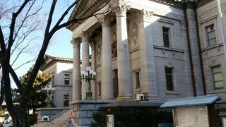 歴史的な建物の図書館