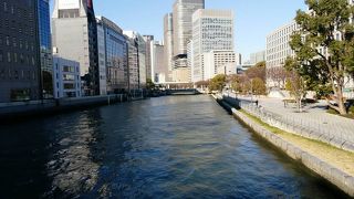 中之島の南側を流れる川