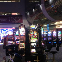 空港内にカジノが・・・。