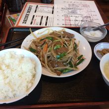 ニラレバ炒めにしました。おかずは普通に美味しかったです。