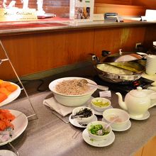 食事類はざる蕎麦とグリーンカレーがメイン。