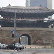 かつてのソウル城郭の正門。火災後も立派な姿になっていた
