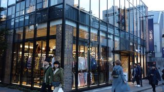 洗練されたファッション店