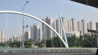 高層ビルが林立、新しい国際都市らしさを感じさせてくれた