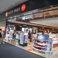 国際空港なので免税店もあった
