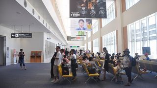 国際線ターミナルビルはこじんまりしていた