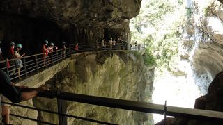 山と谷の高低差は圧巻