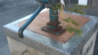手押しポンプのある井戸