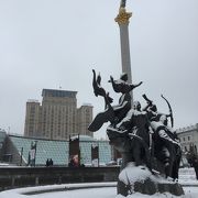 雪化粧の独立広場