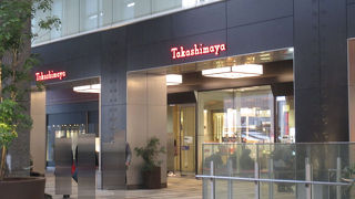 ここは高島屋新宿店ではなく「新宿タカシマヤ」なのです。