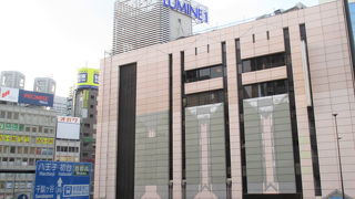 Ｂ２Ｆにある成城石井などを利用してます。