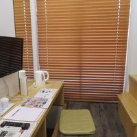 部屋は狭いです