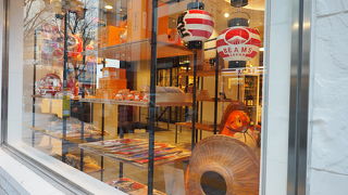 日本の民芸品なども扱っています