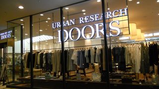 ベーシックアイテムが揃うセレクトショップ