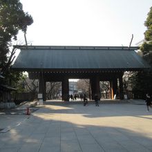 前方から見た神門