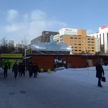 雪まつり期間中の大通公園