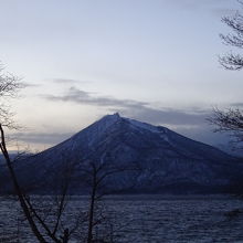恵庭岳を背景に