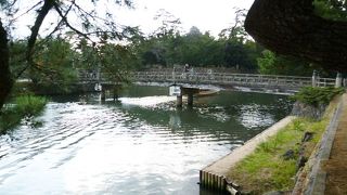 お堀と武家屋敷、情緒があるのよー