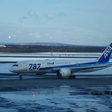 中からは滑走路もよく見える