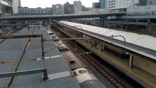 電車の到着出発を上から眺められます