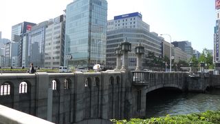 「大阪市役所」の近くに架かっています