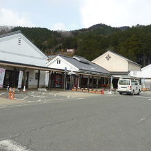 多くの蔵が立ち並ぶ