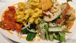 前菜デリ＆サラダがとても美味しい