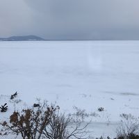 雪が積もるサロマ湖